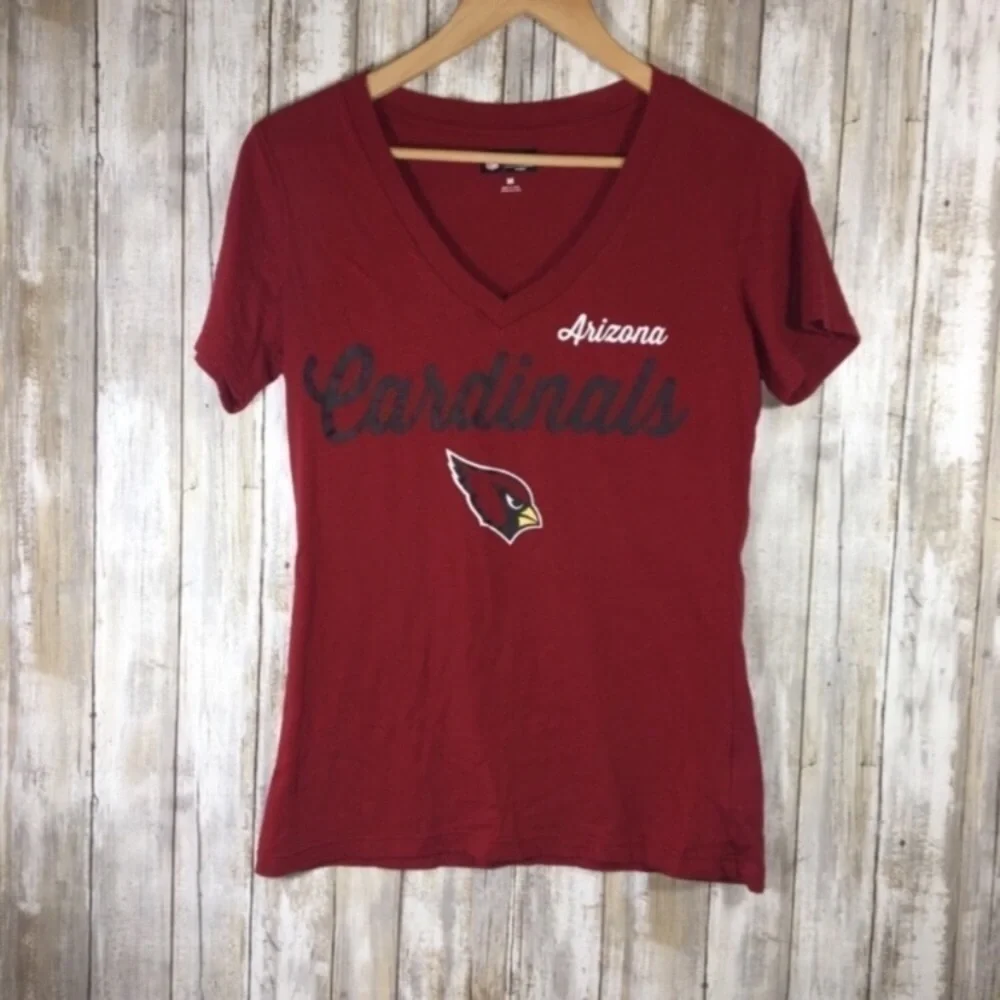 NFL Arizona Cardinals Women’s Medium Red V-Neck Graphic Tee Football Fan Shirt - Picture 1 of 4